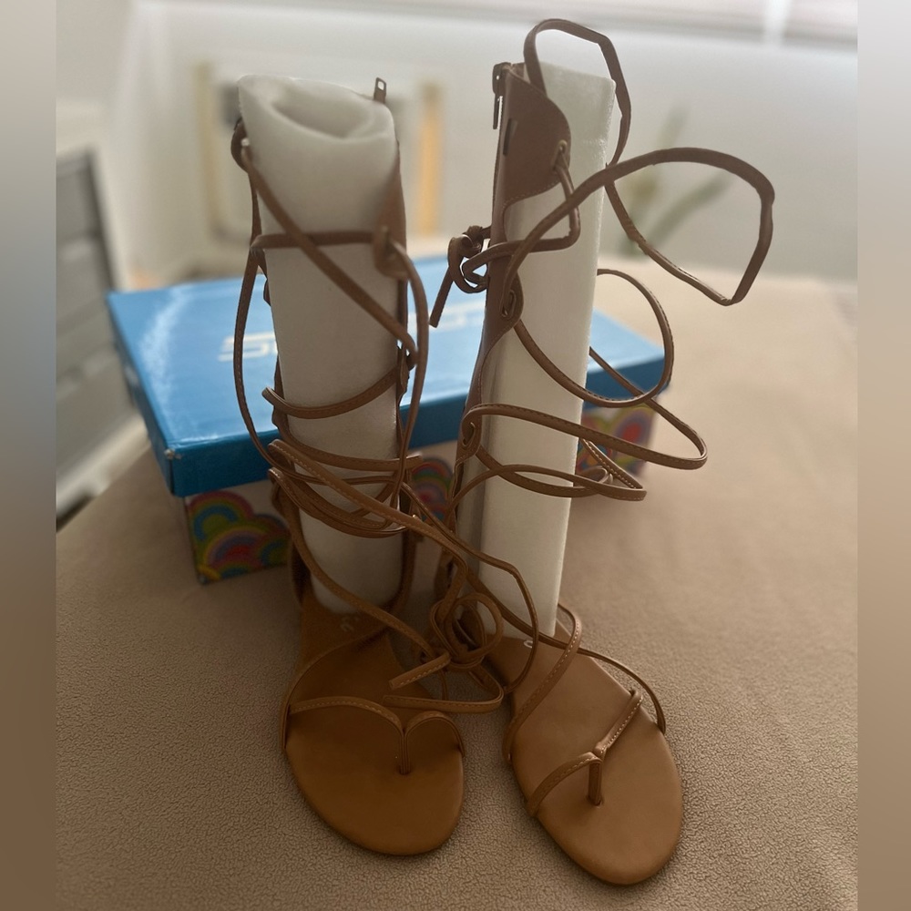 Traffic Tan Gladiator Sandals, new in box, Sz 7